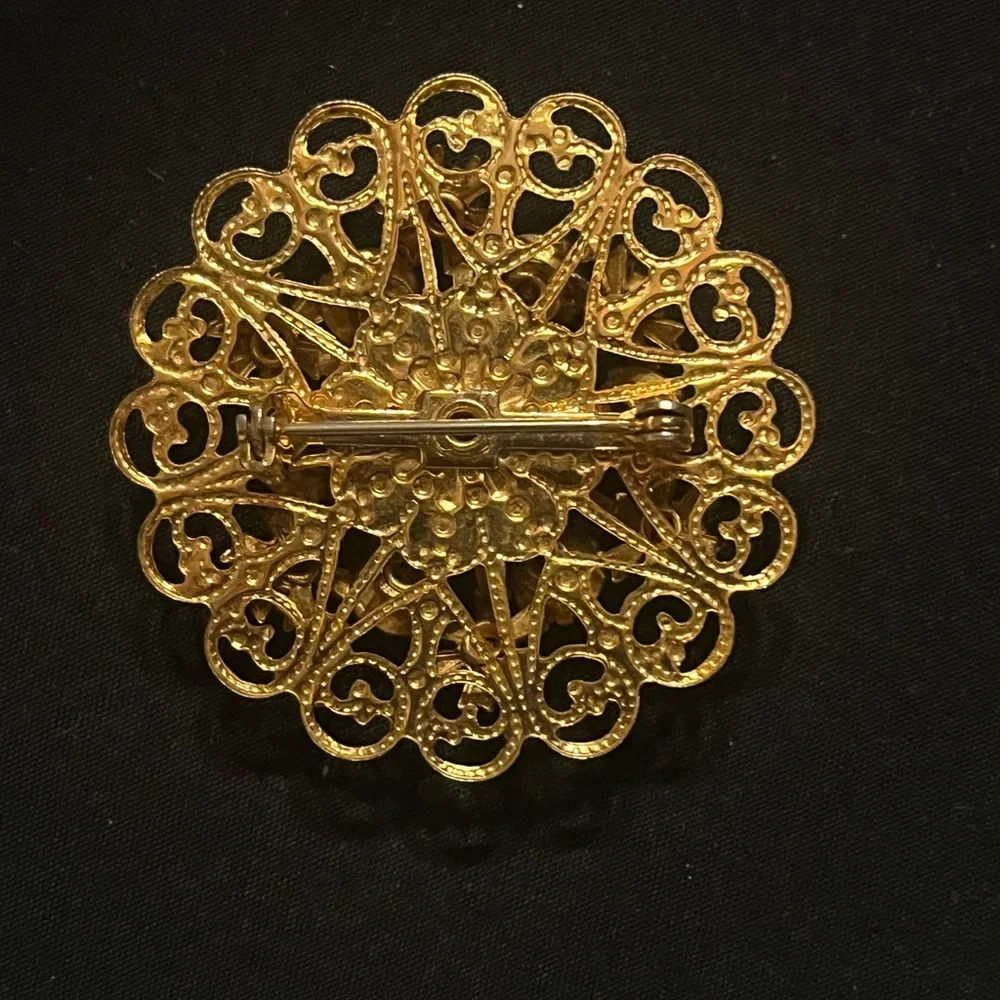 Vintage Gold Tone Circle Brooch with Deep Blue Rhinestones